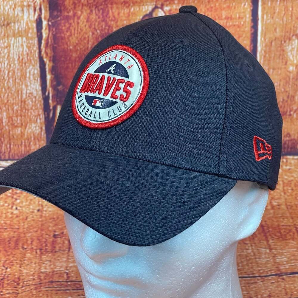 New Era Atlanta Braves 39THIRTY Flex Hat Navy Circle Patch Med/L